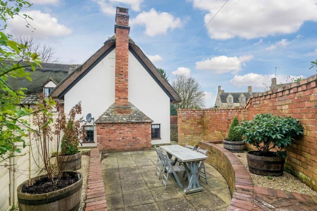 Cotswold Thatched Cottage Mickleton  Exterior photo